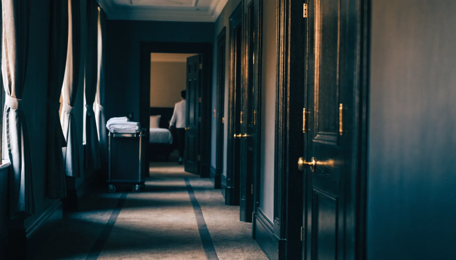 Hotel fit-out audit walkthrough — guest room, bathroom and FF&E inspection checklist